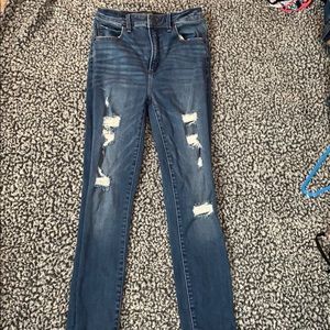 Women’s dark jeans.